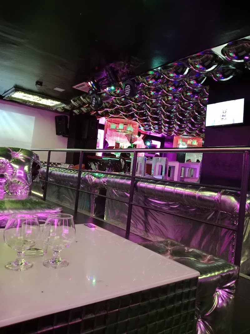 BLACK STARS Club & Lounge